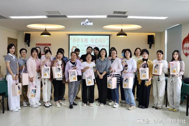 同行”——关爱巾帼司机母亲节暖心活动不朽情缘游戏网站址“香伴车程 母爱