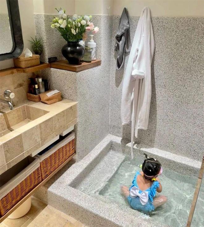 浴池”火了！孩子玩得欢还能泡澡乐趣满满mg不朽情缘网站重庆一户人家的“砖砌